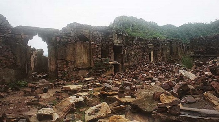 Image Source http://womenpla.net/bhangarh-fort-a-haunted-fort/
