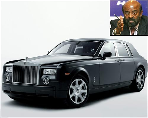 Image Source http://funbelowsun.blogspot.in/2012/06/cars-of-indian-ceos-maybach-62-mukesh.html 