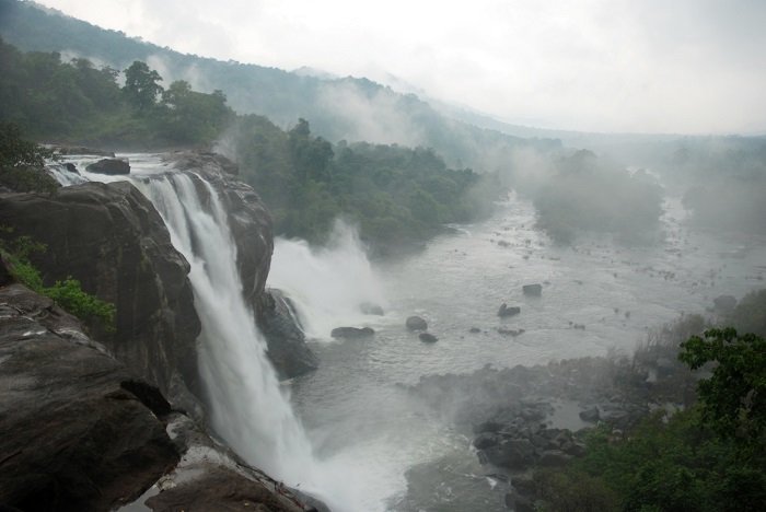 Photo Credit http://www.mapsofindia.com/my-india/travel/athirapally-falls-in-kerala-the-niagara-falls-of-india