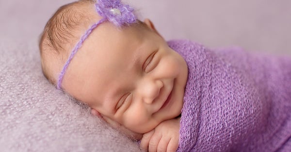Photo Credit http://www.boredpanda.com/cute-babies-smiling-newborn-sandi-ford/