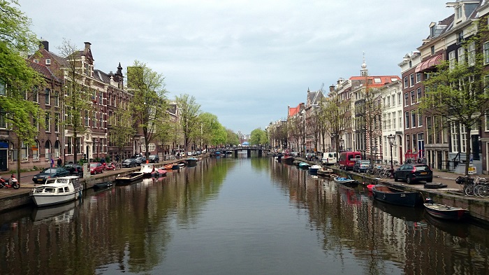 Photo Credit  http://www.visionsoftravel.org/canals-beautiful-amsterdam-netherlands/