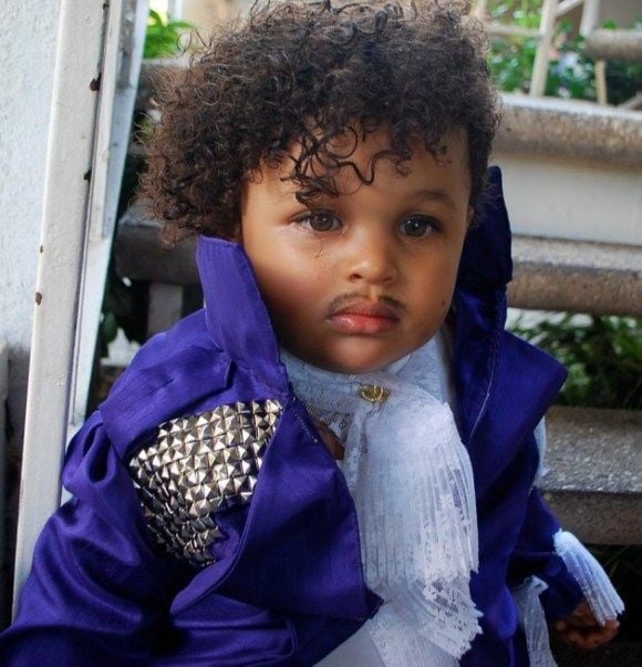 Photo Credit http://www.opposingviews.com/i/gallery/entertainment/17-kids-wearing-inappropriate-hilarious-halloween-costumes 