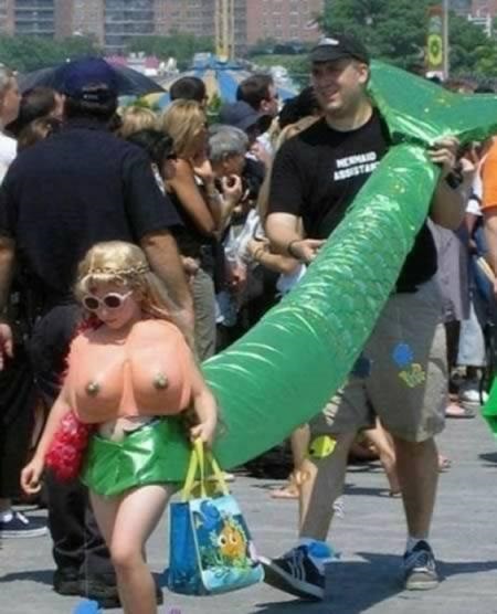 Photo Credit http://www.opposingviews.com/i/gallery/entertainment/14-inappropriate-hilarious-childrens-halloween-costumes 