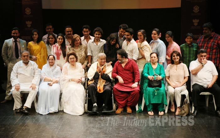 Photo Credit http://indianexpress.com/photos/entertainment-gallery/family-friends-with-shashi-kapoor-as-he-receives-dada-saheb-phalke-award/ 