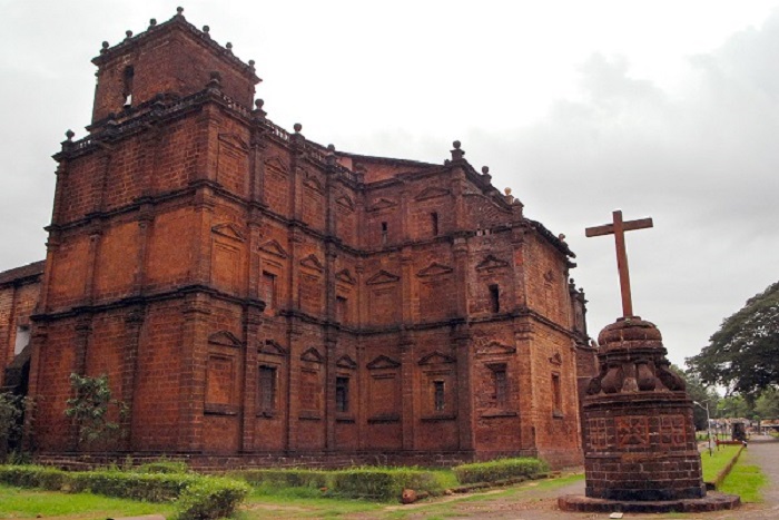 Image Source http://www.mapsofindia.com/my-india/travel/a-delightful-experience-basilica-of-bom-jesus-goa
