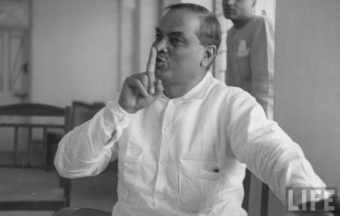 Image Source http://www.oldindianphotos.in/2010/08/dr-bidhan-chandra-roy-1943.html