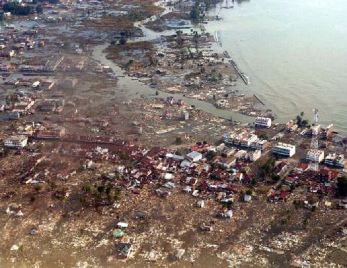 Image Source  http://abcnews.go.com/International/photos/2004s-deadly-tsunami-18055077/image-18055081