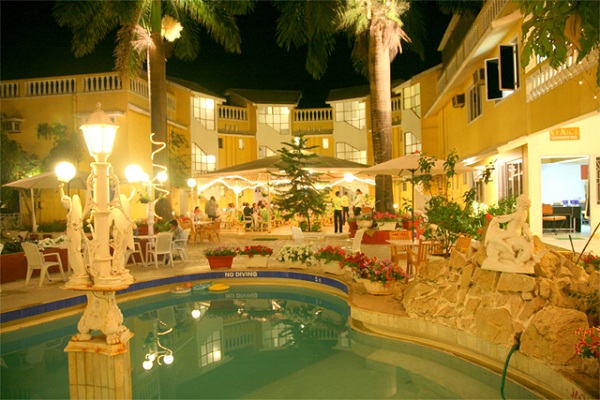 Resort 10