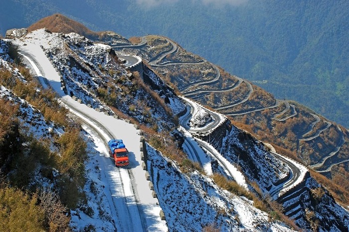 Image Source http://piczload.com/2014/01/05/old-silk-route-zuluk-sikkim-india/