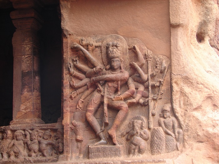 Photo Credit https://www.ixigo.com/badami-cave-temples-badami-india-ne-1701089