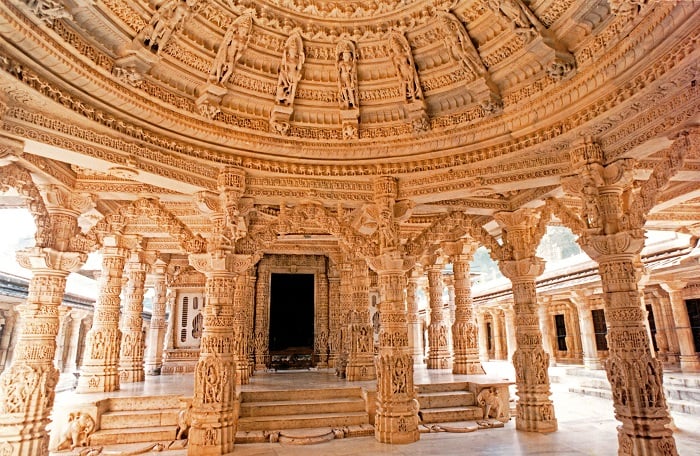 Photo Credit https://whatisnature.wordpress.com/tag/dilwara-temples/