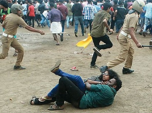 Photo Credit http://indiatoday.intoday.in/gallery/kiss-of-love-reaches-delhi-protests-rss-kerala-kolkata/2/13360.html