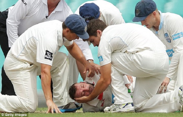 Photo Credit http://www.dailymail.co.uk/news/article-2848230/Cricketer-Phil-Hughes-rushed-hospital-struck-bouncer-collapsed-pitch.html