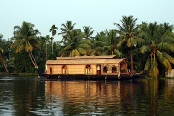 Photo Credit https://www.keralaholidays.com/SpecialOffers/04_Nights_05_Days_Kerala_Package_.htm