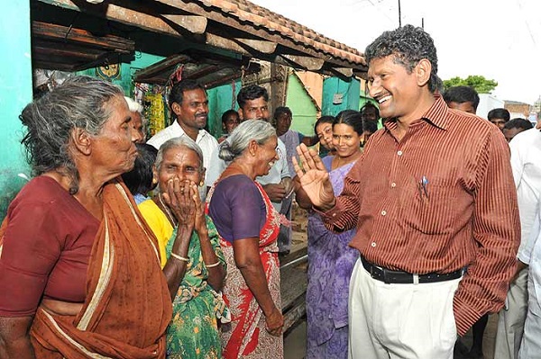 Image Source  http://hari1103.blogspot.in/2012/04/u-sagayam-from-tamil-nadu-real-ias.html