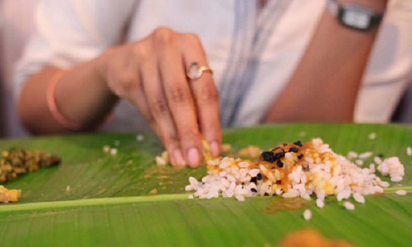 Photo Credit http://topyaps.com/17-reasons-indians-eat-bare-hands
