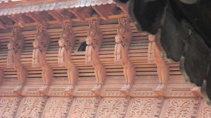 Photo Credit http://thecloudmountains.com/2012/12/15/padmanabhaswamy-attempted-and-puthen-malika/