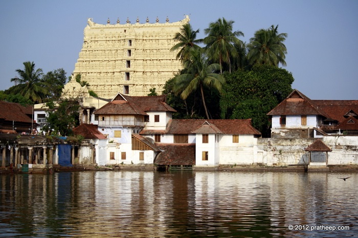 Photo Credit http://meencurry.com/guruvayoor-sabarimala-eranakulam-shiva-temple-padmanabha-swamy-temple-then-and-now/