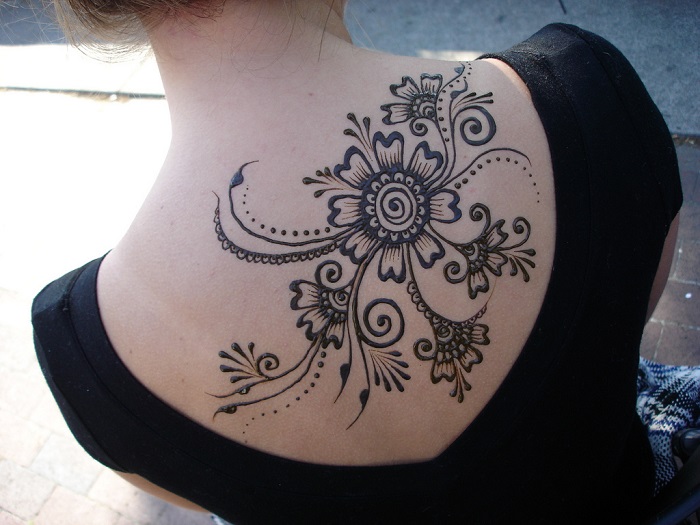 Photo Credit http://www.tattoo4me.com/eagle-tattoos/easy-henna-tattoo-hand-photo/