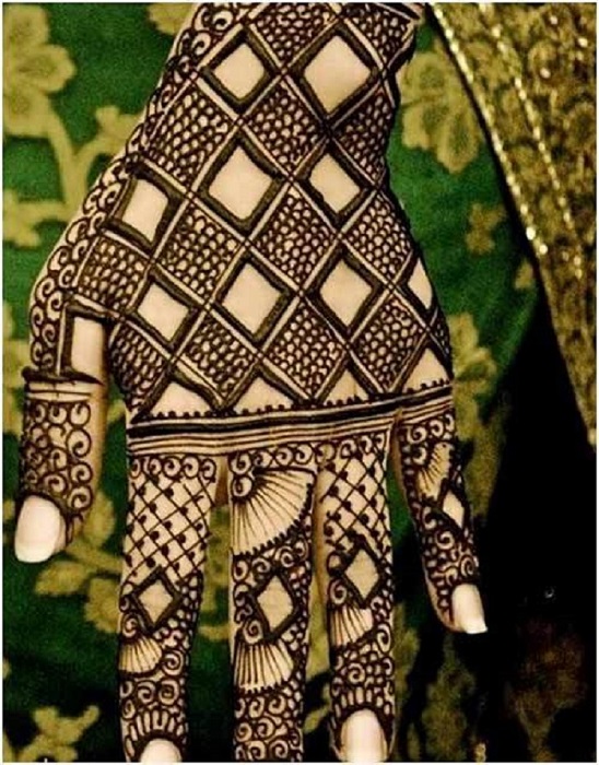 Photo Credit http://www.stylecraze.com/articles/outstanding-bridal-mehndi-designs-for-your-wedding-day/