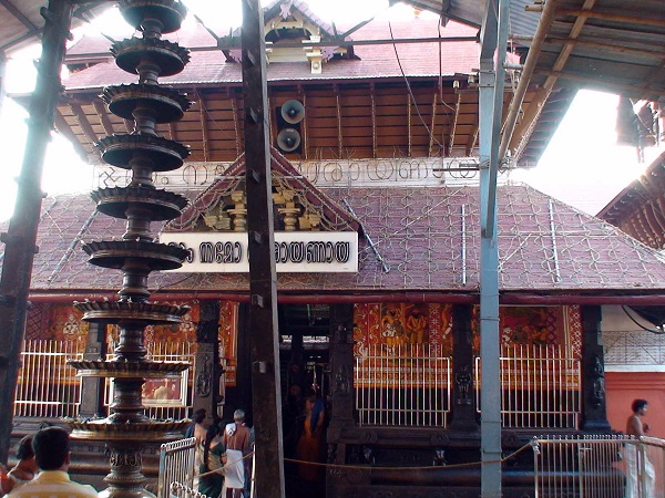 Photo Credit http://pixgood.com/guruvayurappan-temple.html 