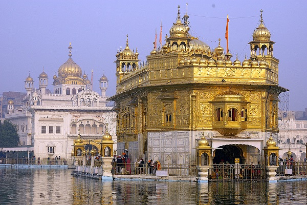 Photo Credit http://famouswonders.com/golden-temple-of-amritsar/