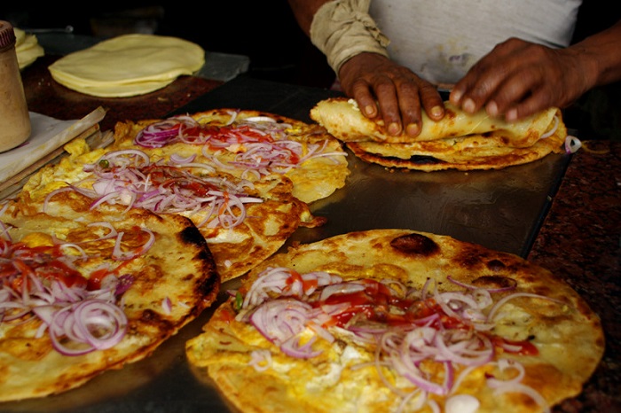 Photo Credit http://www.indiamarks.com/popular-street-food-guide-best-street-food-in-kolkata/