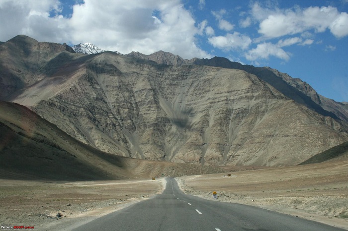 Photo Credit http://pehchaanindia.com/travel/curiouswandering/magnetic-hill-ladakh-india/