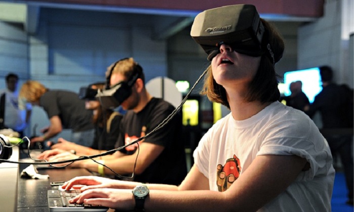 Photo Credit http://static.guim.co.uk/sys-images/Guardian/Pix/pictures/2014/3/29/1396098221819/The-Oculus-Rift-headset-i-010