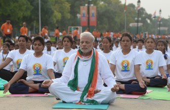 TOPSHOTS
Indian Prime Minister Narendra Modi (C) participates in a mass yoga session along with other Indian yoga practitioners to mark the International Yoga Day on Rajpath in New Delhi on June 21, 2015.  Prime Minister Narendra Modi on June 21 hailed the first International Yoga Day as a "new era of peace", moments before he took to a mat and joined thousands in the heart of New Delhi to celebrate the ancient Indian practice.  AFP PHOTO / PRAKASH SINGH