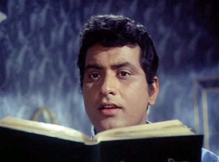Photo http://www.santabanta.com/bollywood/56376/hurt-and-isolated-manoj-kumar-to-sign-akshay-kumar-for-his-comeback-film/