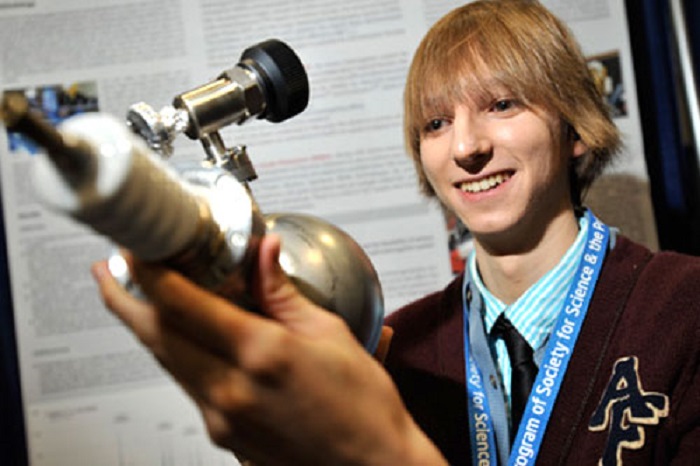  Photo Credit http://thecoolgadgets.com/taylor-wilson-meet-the-inventor-of-radioactive-weapon-detector/