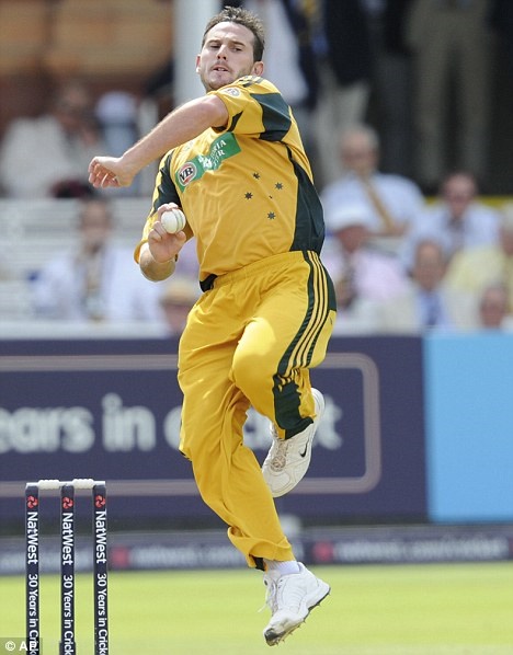 Photo Credit:  http://www.dailymail.co.uk/sport/cricket/article-2286512/Shaun-Tait-joined-Essex-Friends-Life-t20-Dirk-Nannes-signed-Glamorgan.html