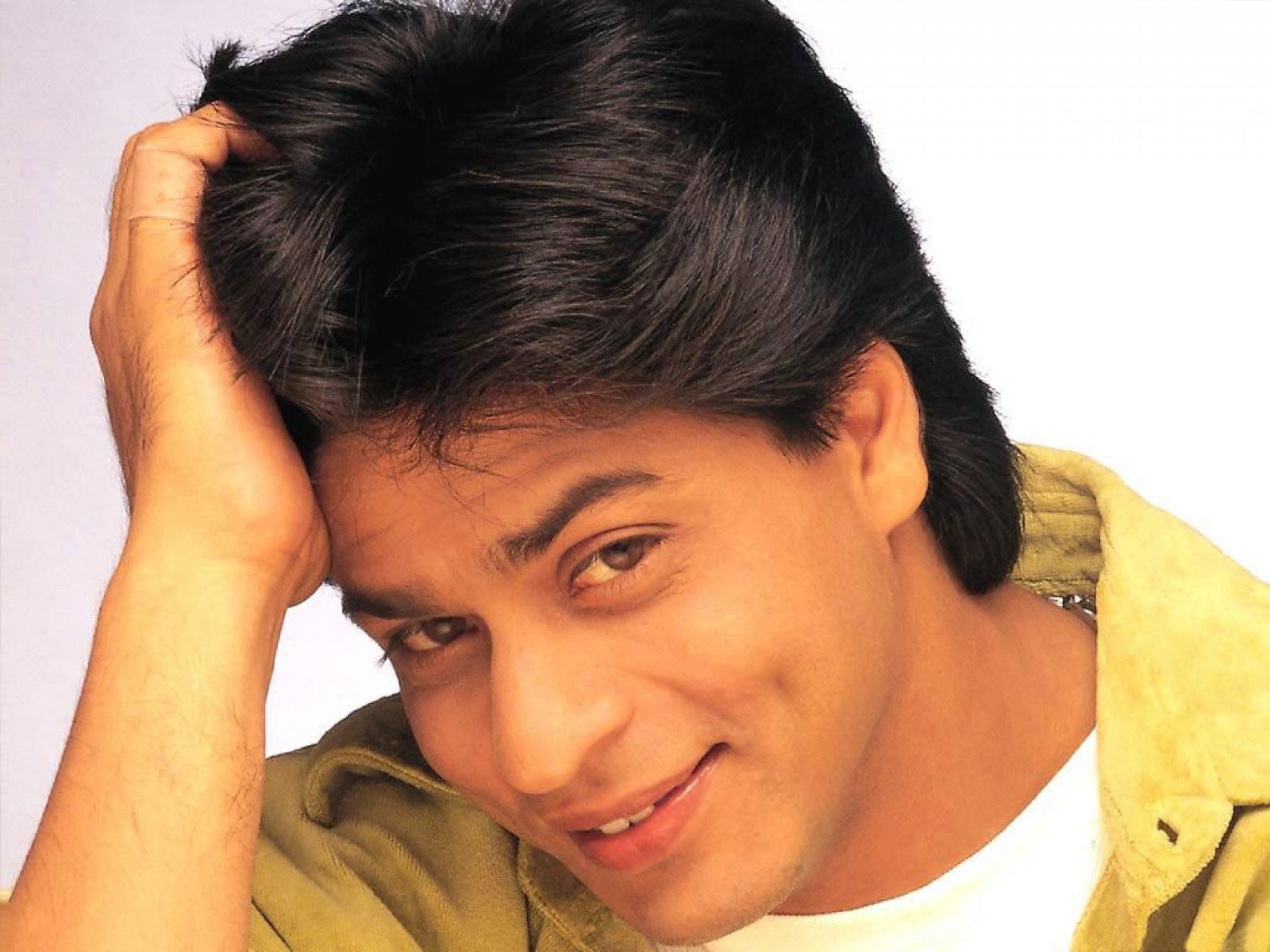http://youngistanworld.blogspot.in/2011/07/hq-wallpapers-of-bollywood-no1-super.html