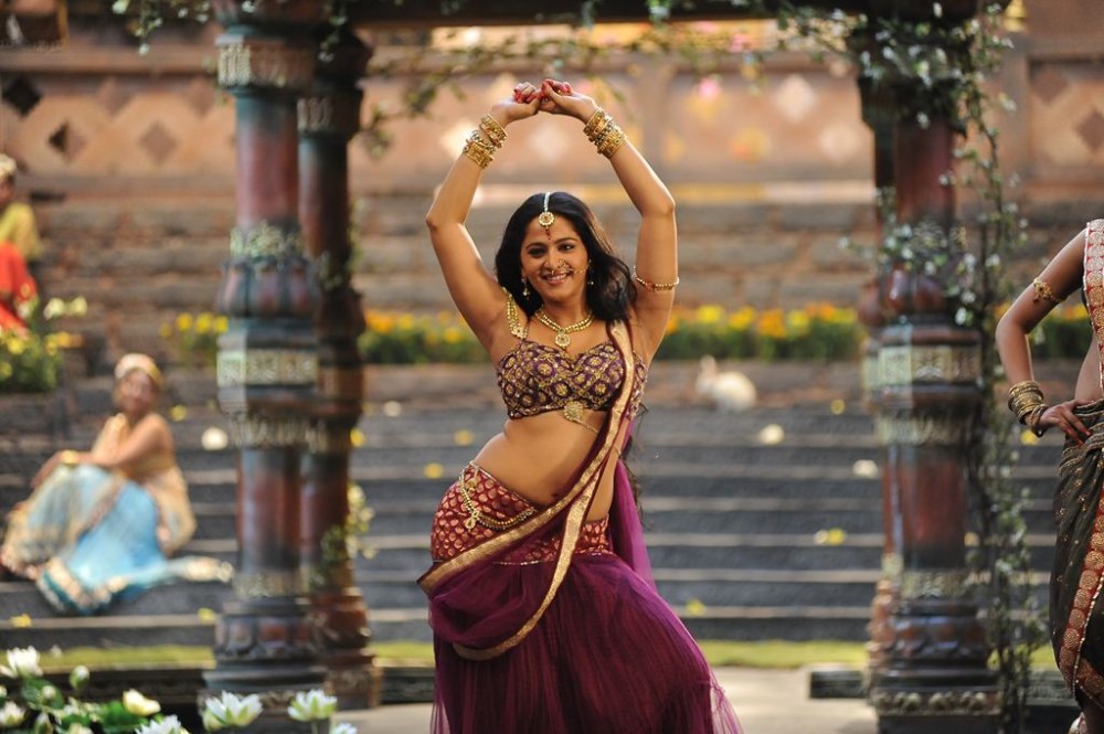 Photo Credit: http://moviegalleri.net/2015/10/rudhramadevi-anushka-hot-stills-rudhramadevi-anushka-shetty-hot-images.html?pid=947062 