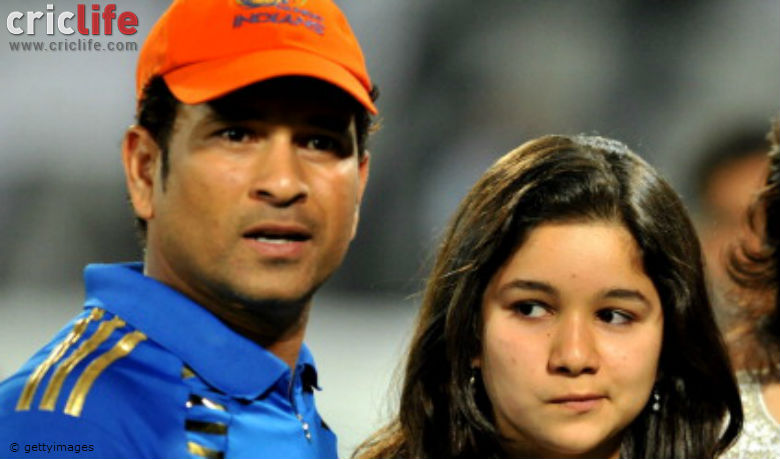 Photo Credits: http://www.criclife.com/buzz/social-media-buzz/sachin-tendulkar-rubbishes-rumours-of-his-daughter-sara-linking-to-bollywood-30221