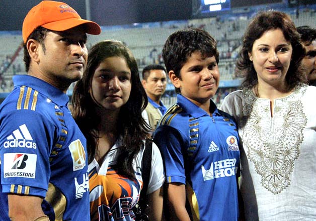 Photo Credits: http://www.indiatvnews.com/sports/cricket/sachin-tendulkar-unseen-family-pictures-17081.html